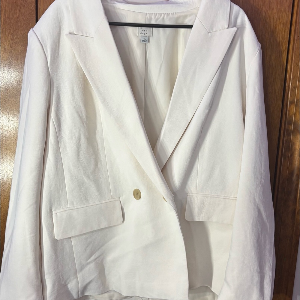 Elegant White Blazer